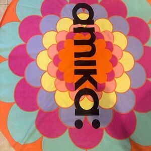 Amika Bleach Circle Towel Radiance hair care